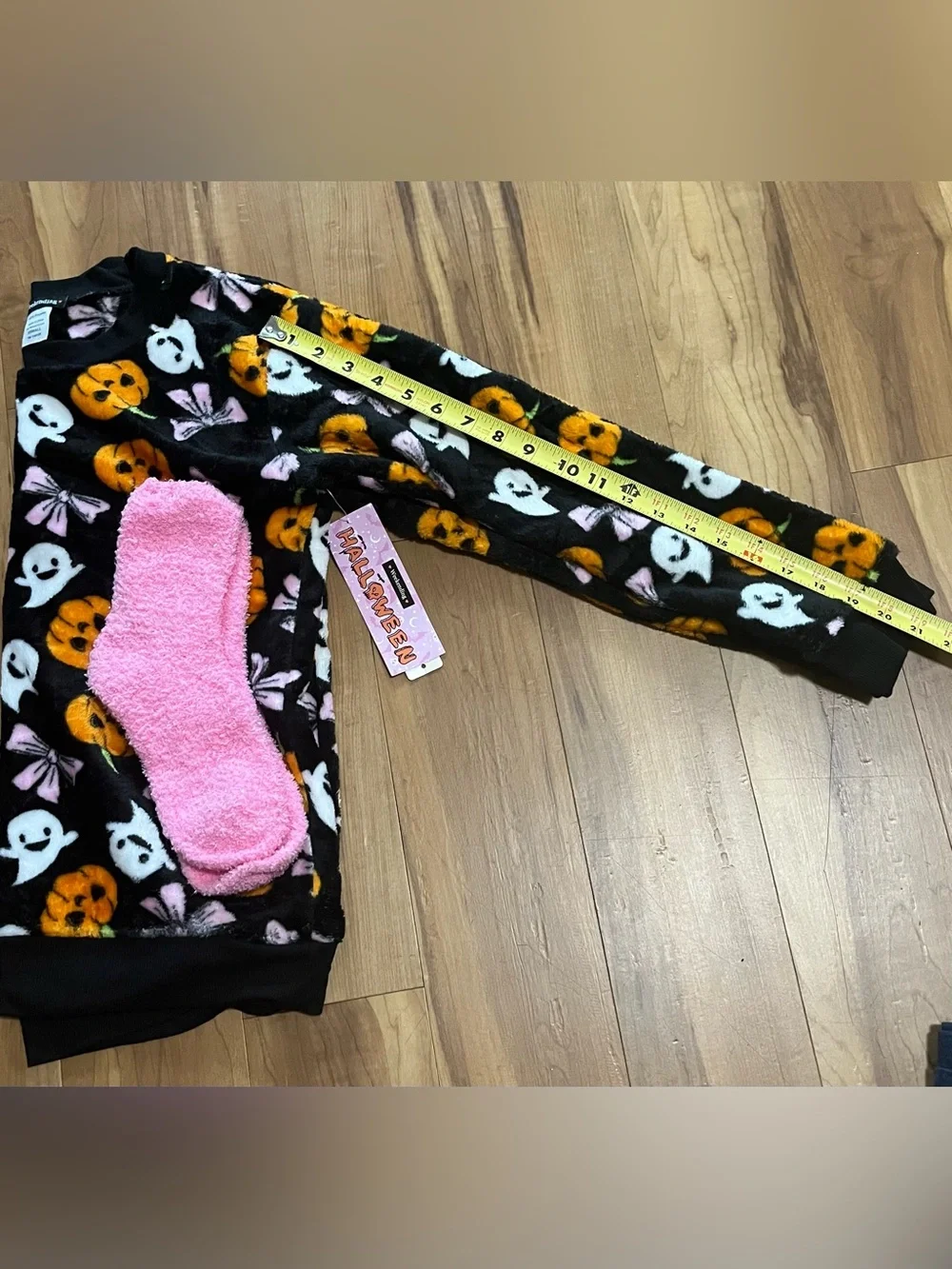 NWT Weekending Halloween Fleece Sweatshirt & Fuzzy Socks Set XS